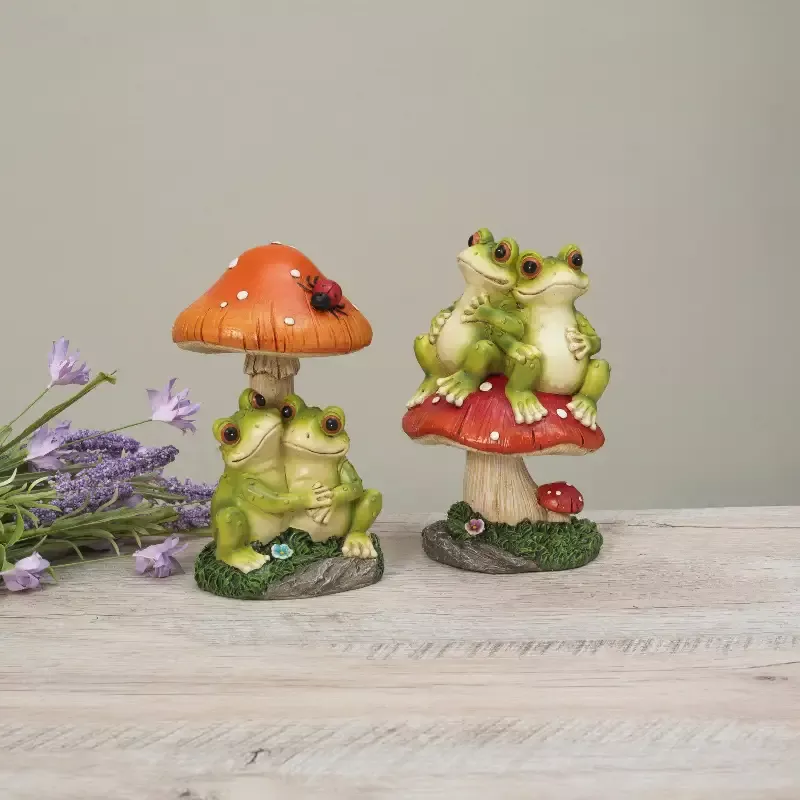 5.71″H Resin Frogs w/ Mushroom