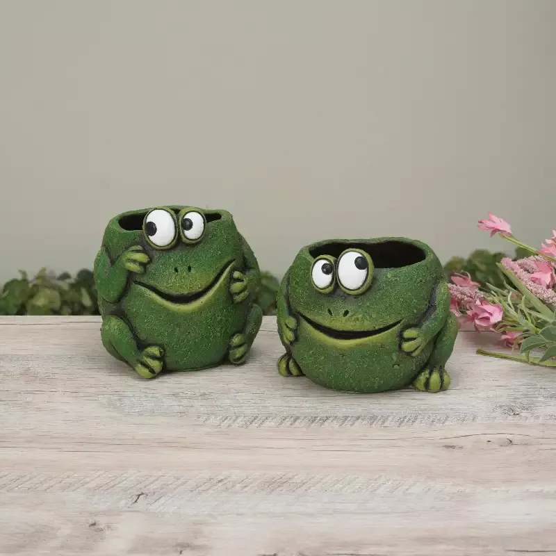 5.78″H Cement Frog Planter