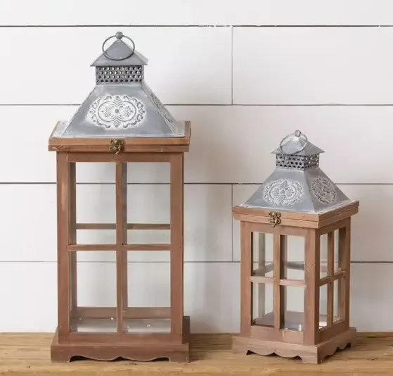 Audrey’s Distressed Top Lantern