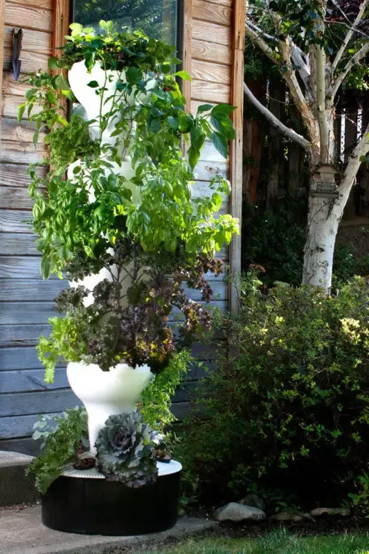 Foody 8 Hydroponic Tower – 40 Plants in Growing Medium
