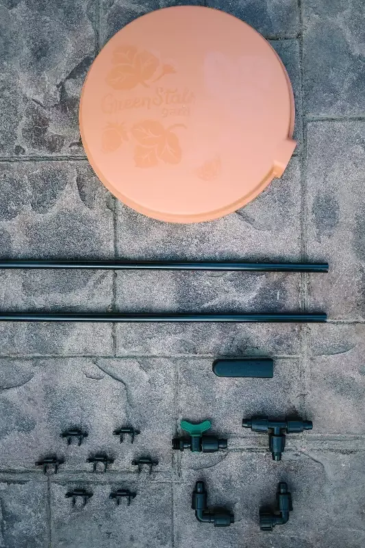 GreenStalk Spring – Watering System | Classic Terracotta