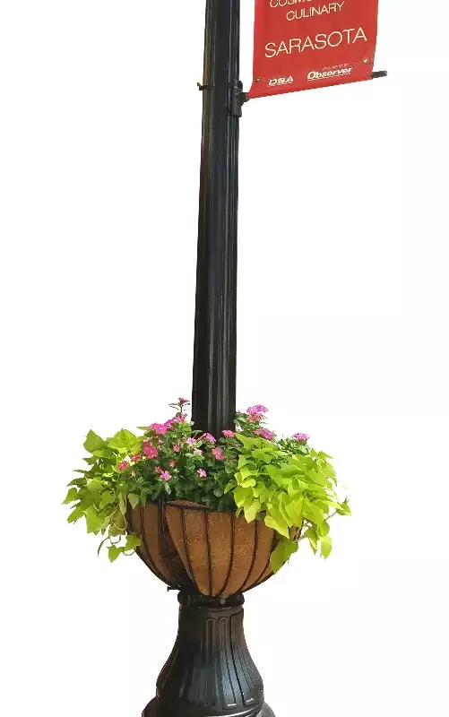 Hayrack Lamppost Euro-Classic Basket and Liner Set 25″
