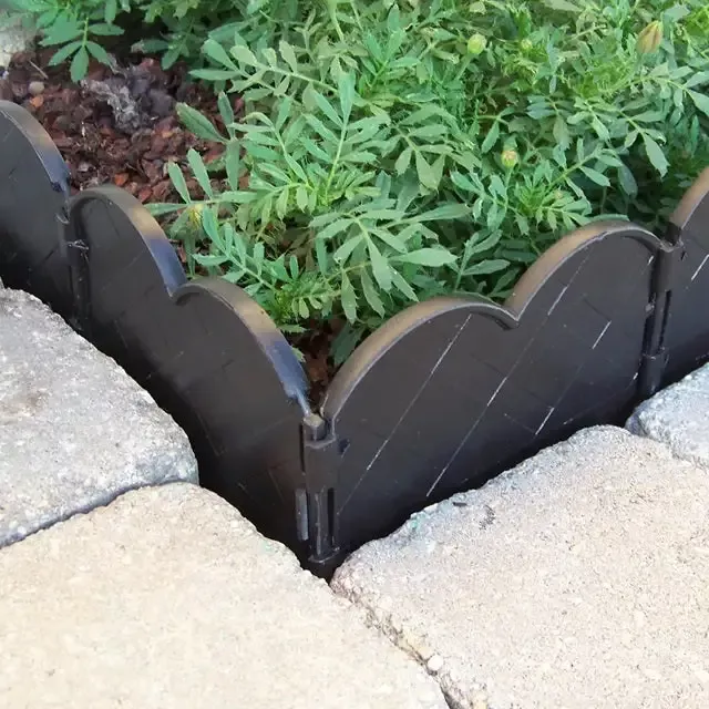 Interlocking Pound-In Lawn Edging 20-Ft. Black VP120
