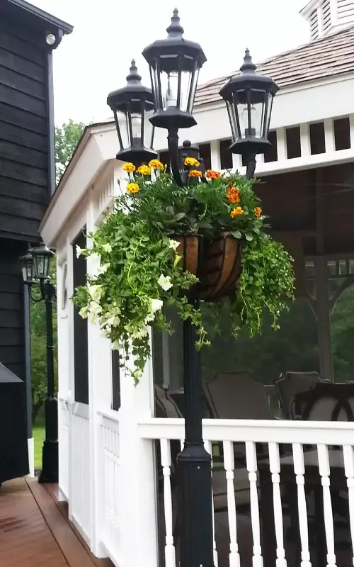 Lamppost Hayrack Euro Classic 16″(Residential)