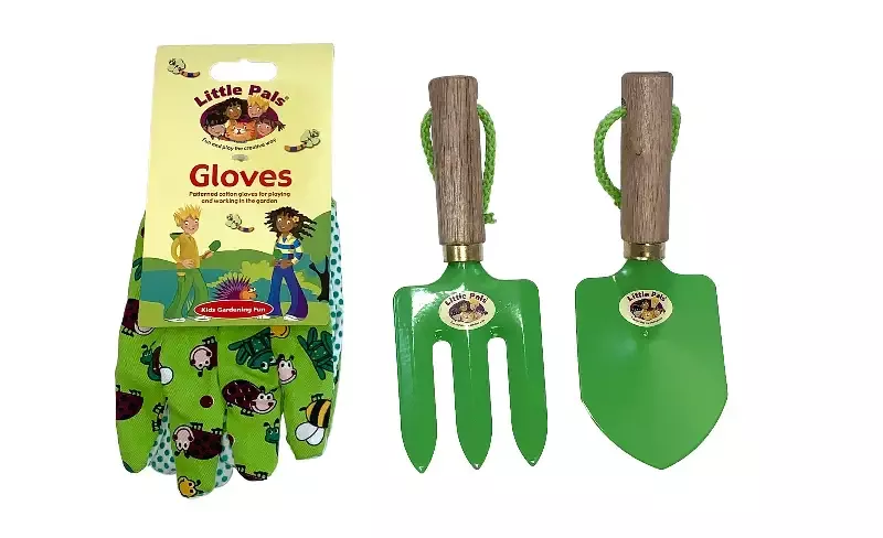 Little Pals Green Activity Kit 13″L x 6″W x 2″D