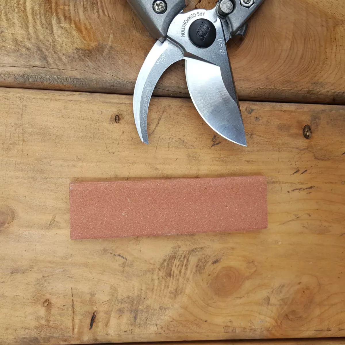 Sharpening Stone (Wing Shaped) for High Carbon Steel Pruners